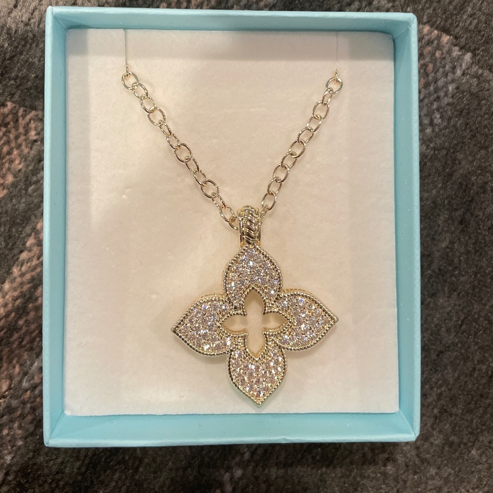 Gold plated flower pendant necklace